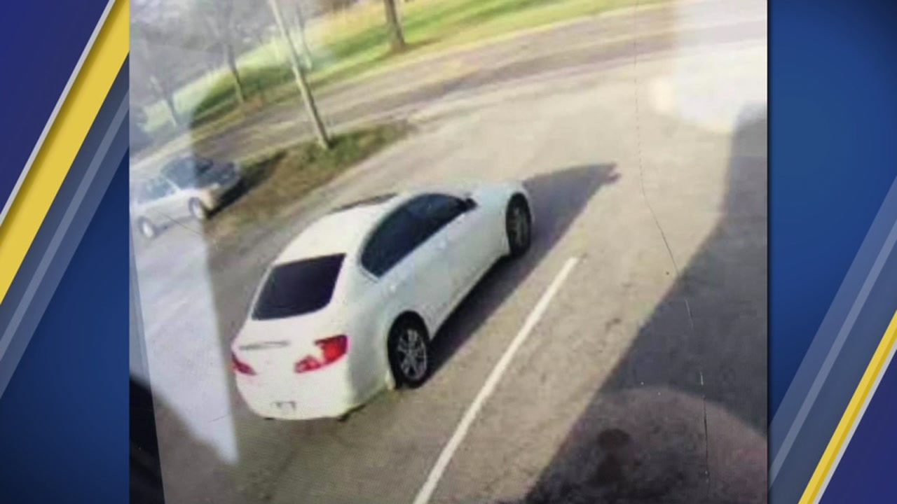 Fuquay-Varina police searching for suspect in convenience store armed robbery