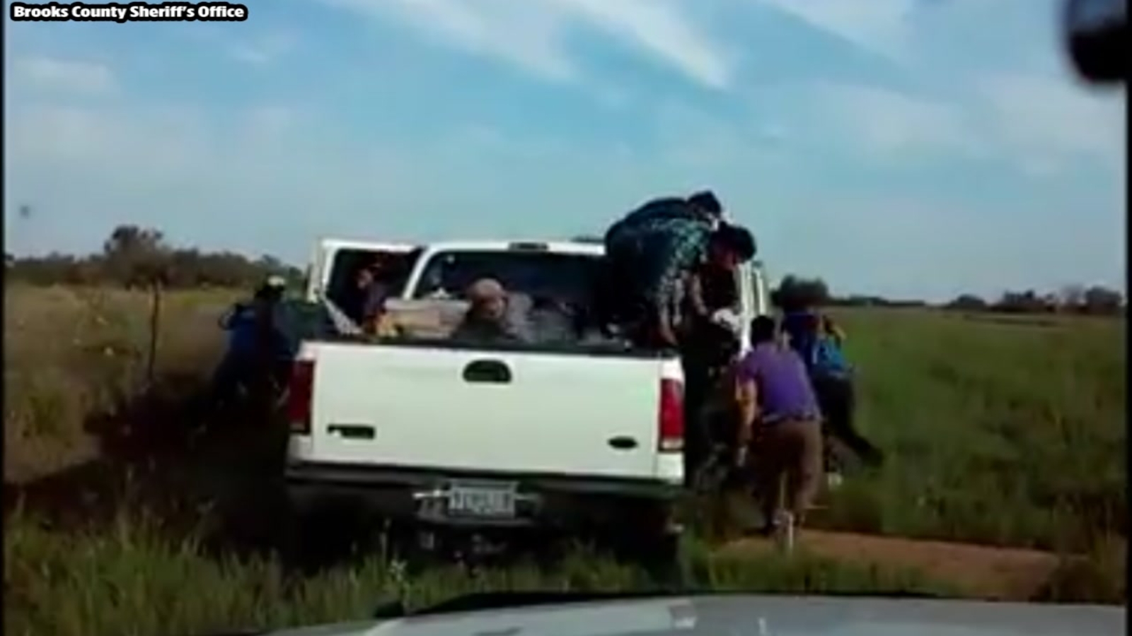 Texas police chase ends with several people bailing from truck ABC13