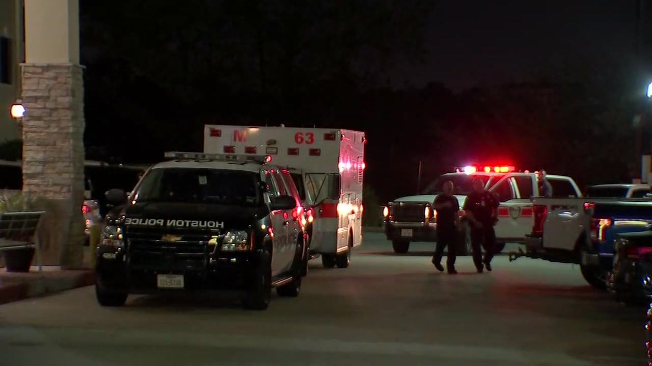 Woman injured after boyfriend allegedly slashes her throat