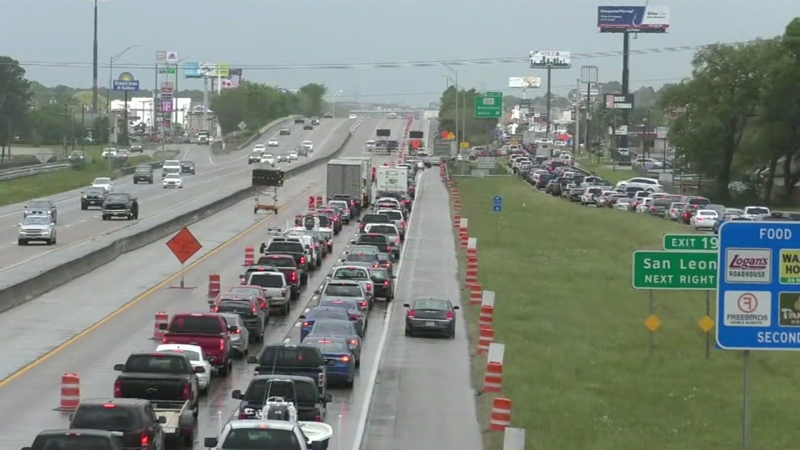 Thousands of drivers stuck on I45 North in Dickinson ABC13 Houston