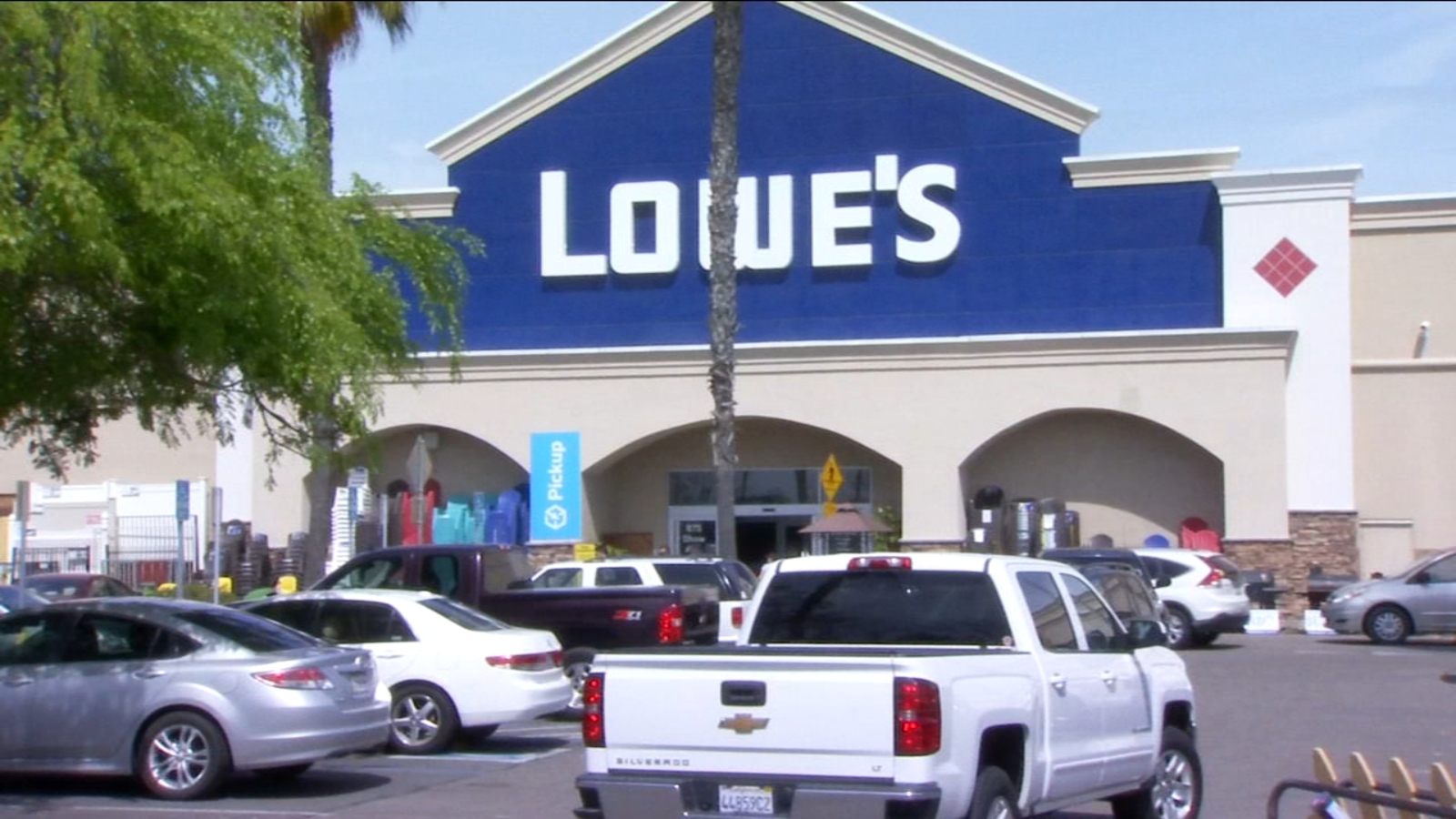 Looking for a job? Lowe's is hiring at Fresno and Clovis locations