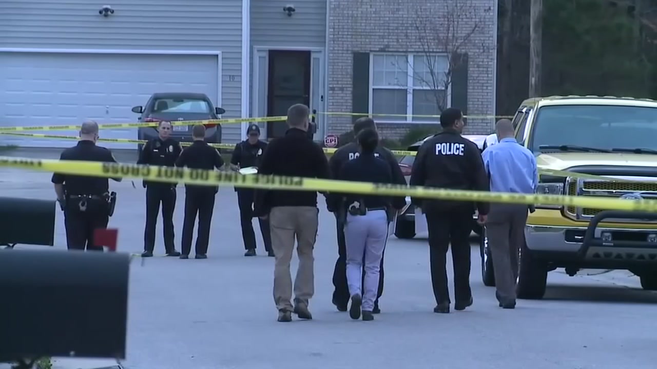 Man grabbed Durham officer's gun, punched him in the face before deadly police shooting, report says