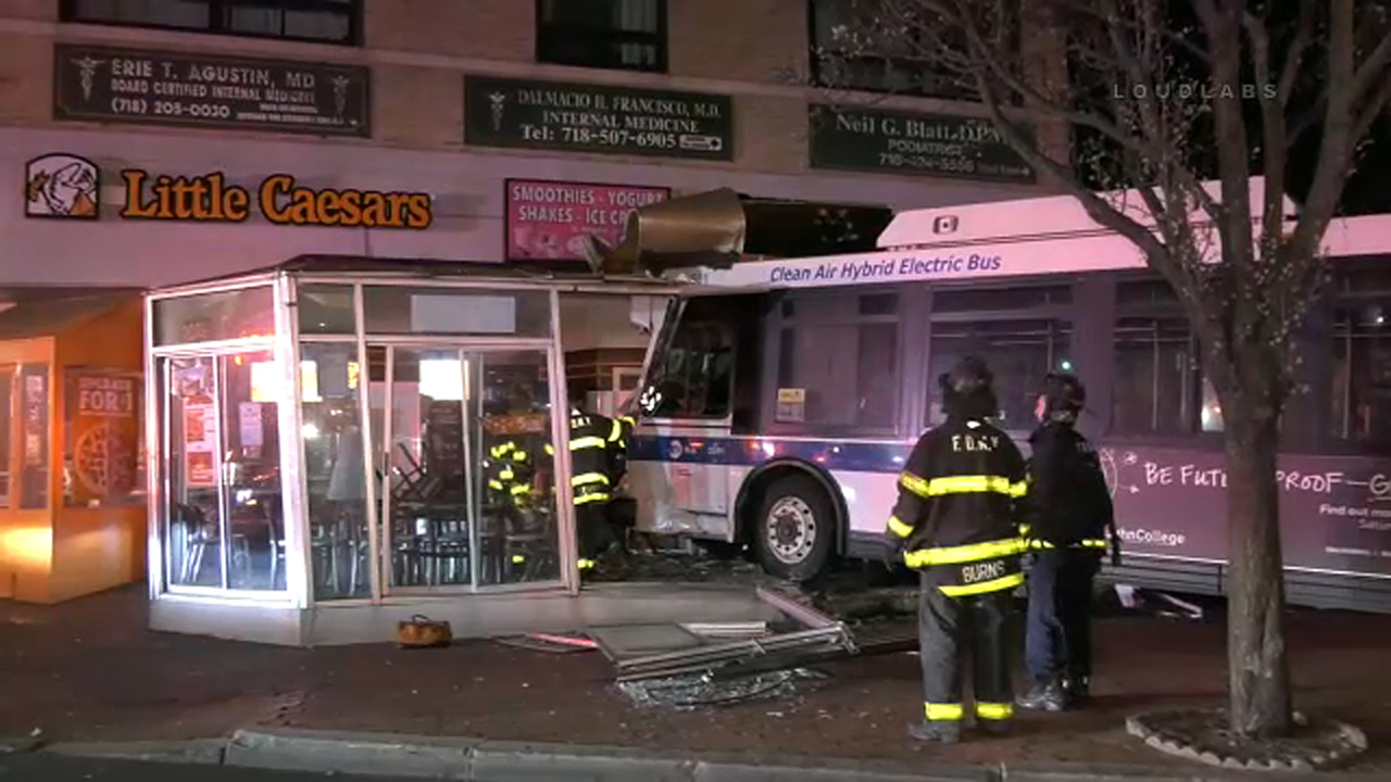 Car crashes into bagel store in Queens