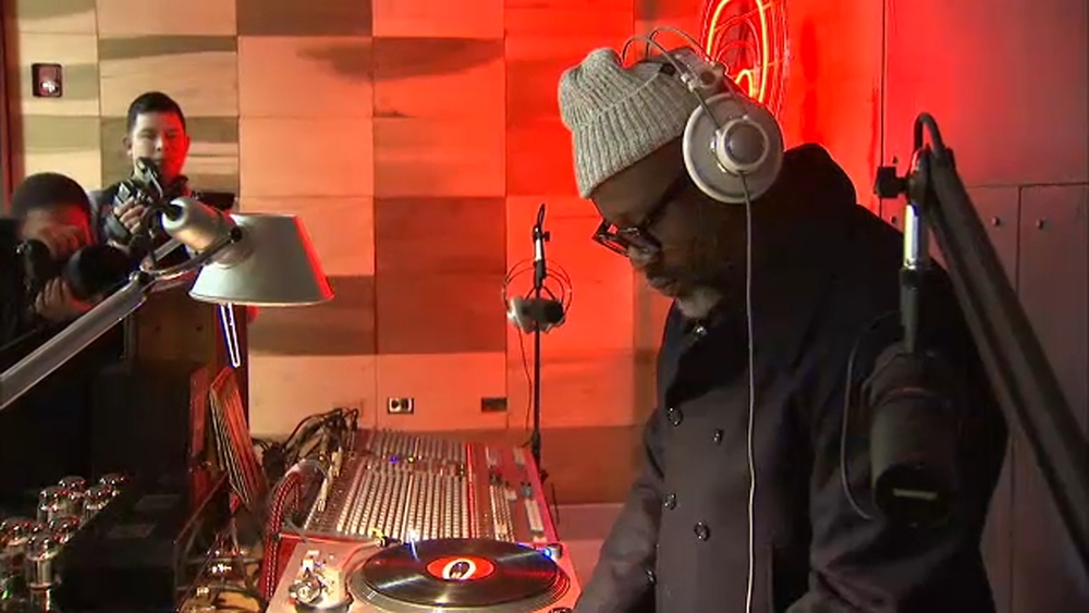 Chicago artist Theaster Gates opens radio station at 95th Street station
