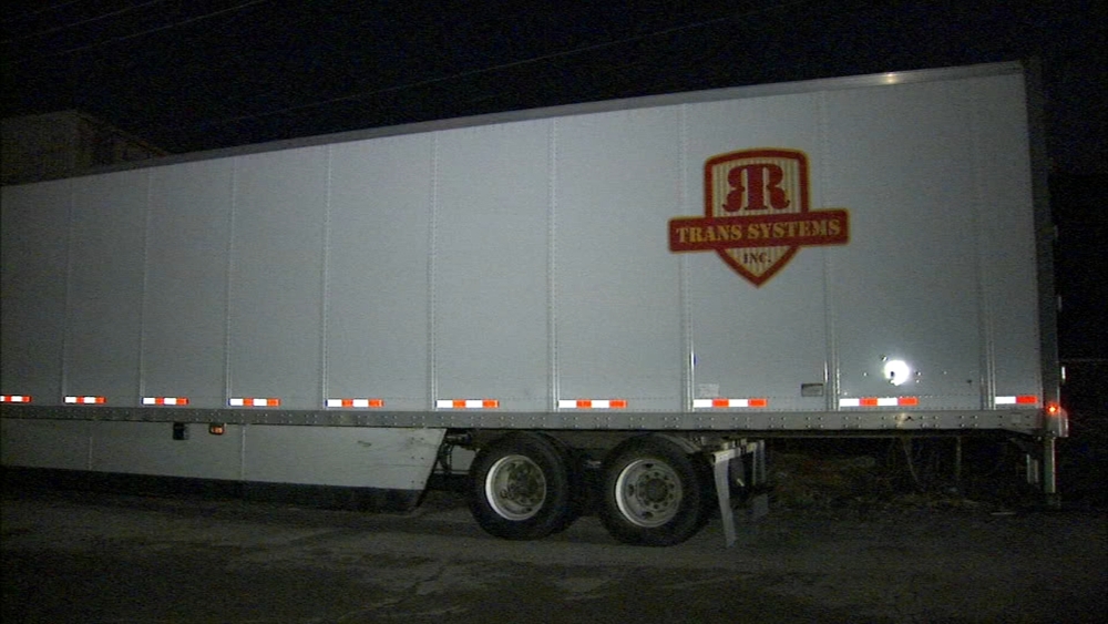 Predatory tow company targets trailer filled with $40K in frozen chicken on Southwest Side