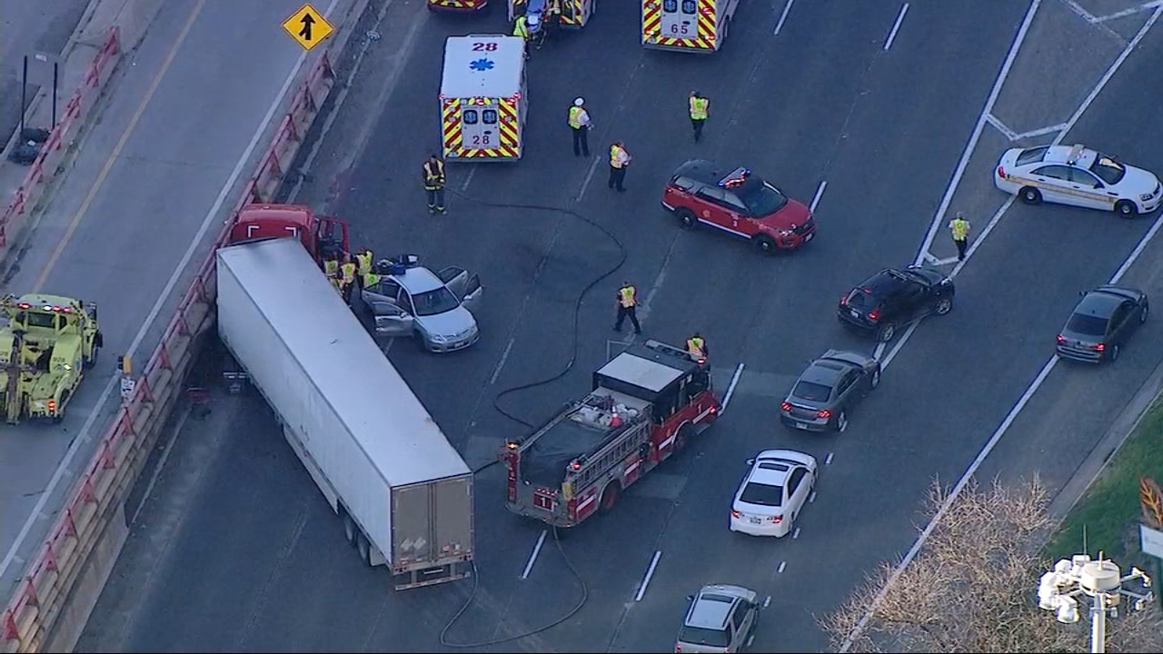 Crash on OB Kennedy Expressway slows rush hour traffic