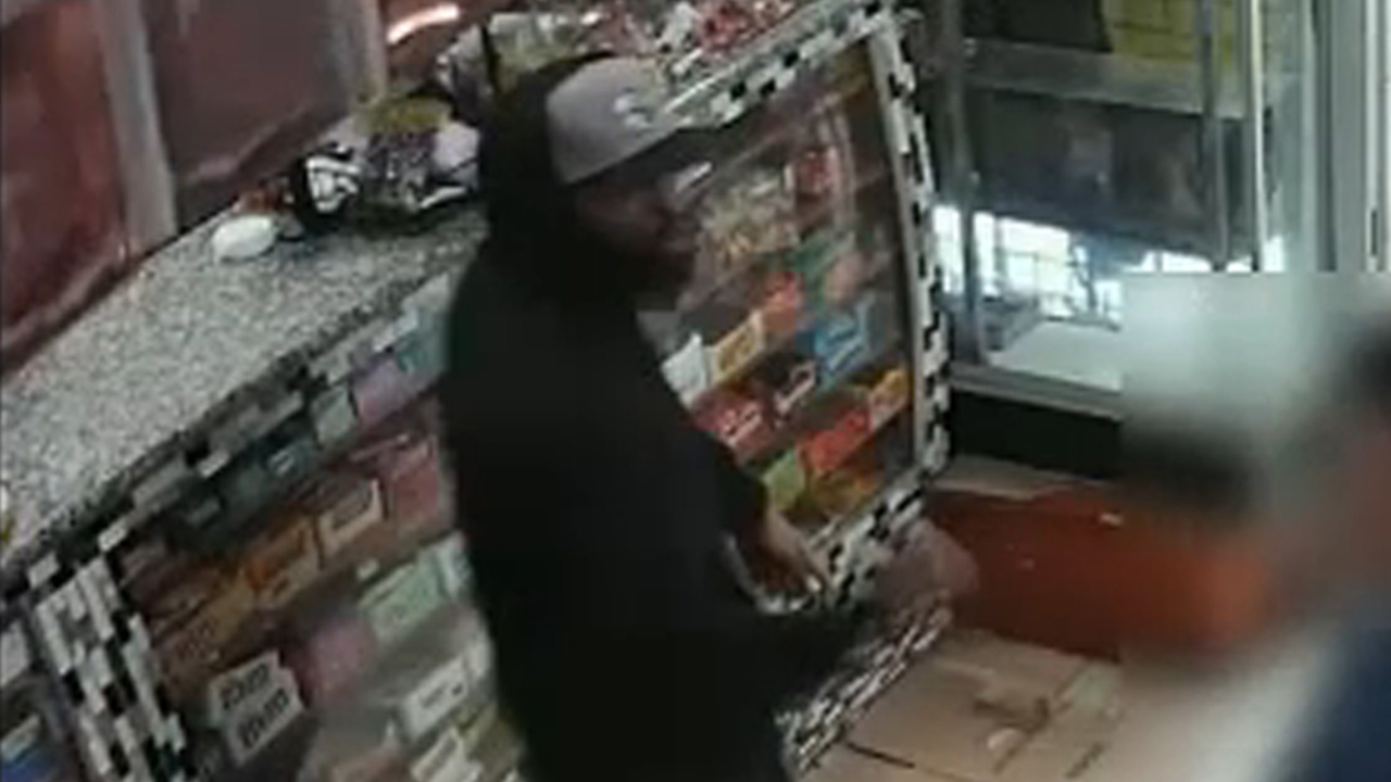 Search for man who attacked bodega worker in Bronx