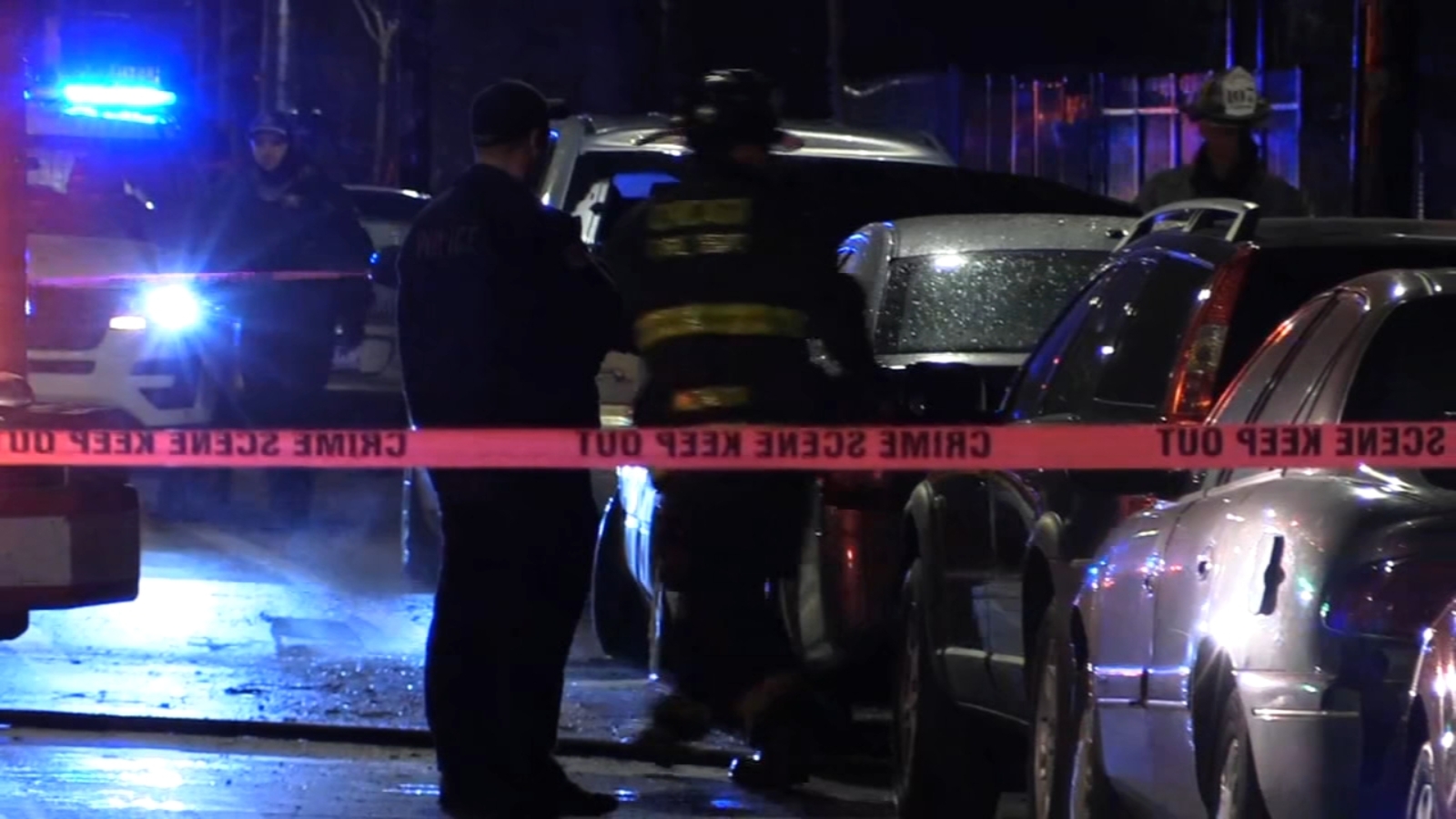 Man dead after car fire on West Side - ABC7 Chicago