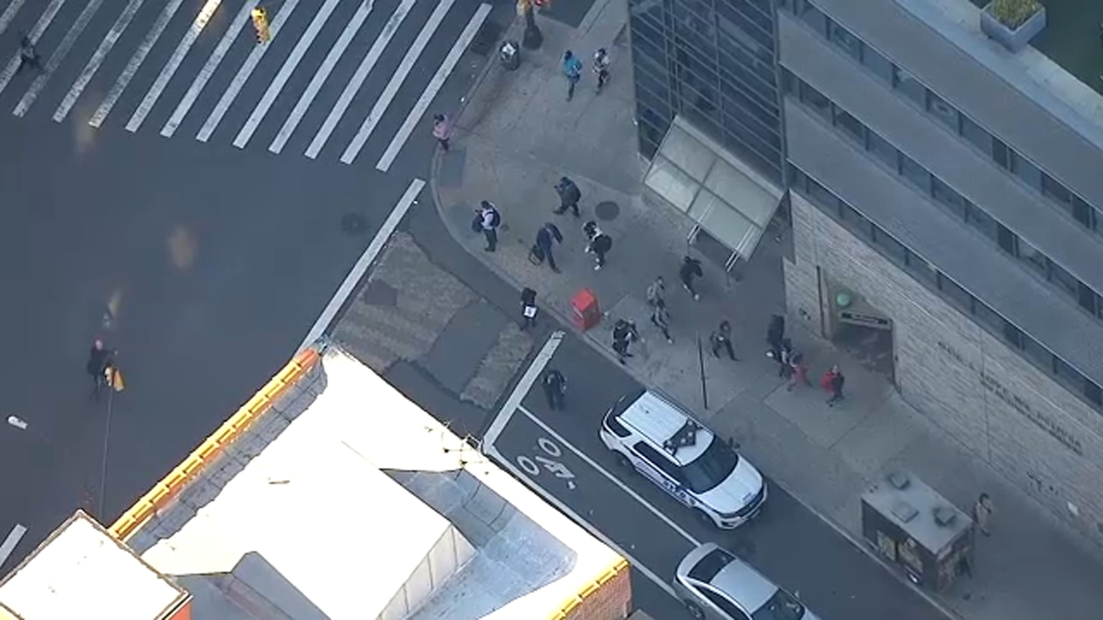 Man stabbed in subway station in Lower Manhattan - ABC7 New York