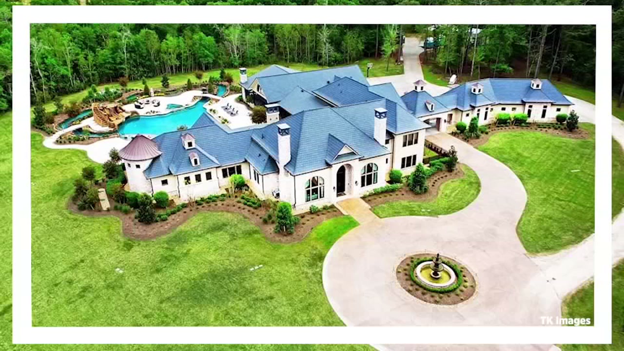 This house has its own backyard oasis