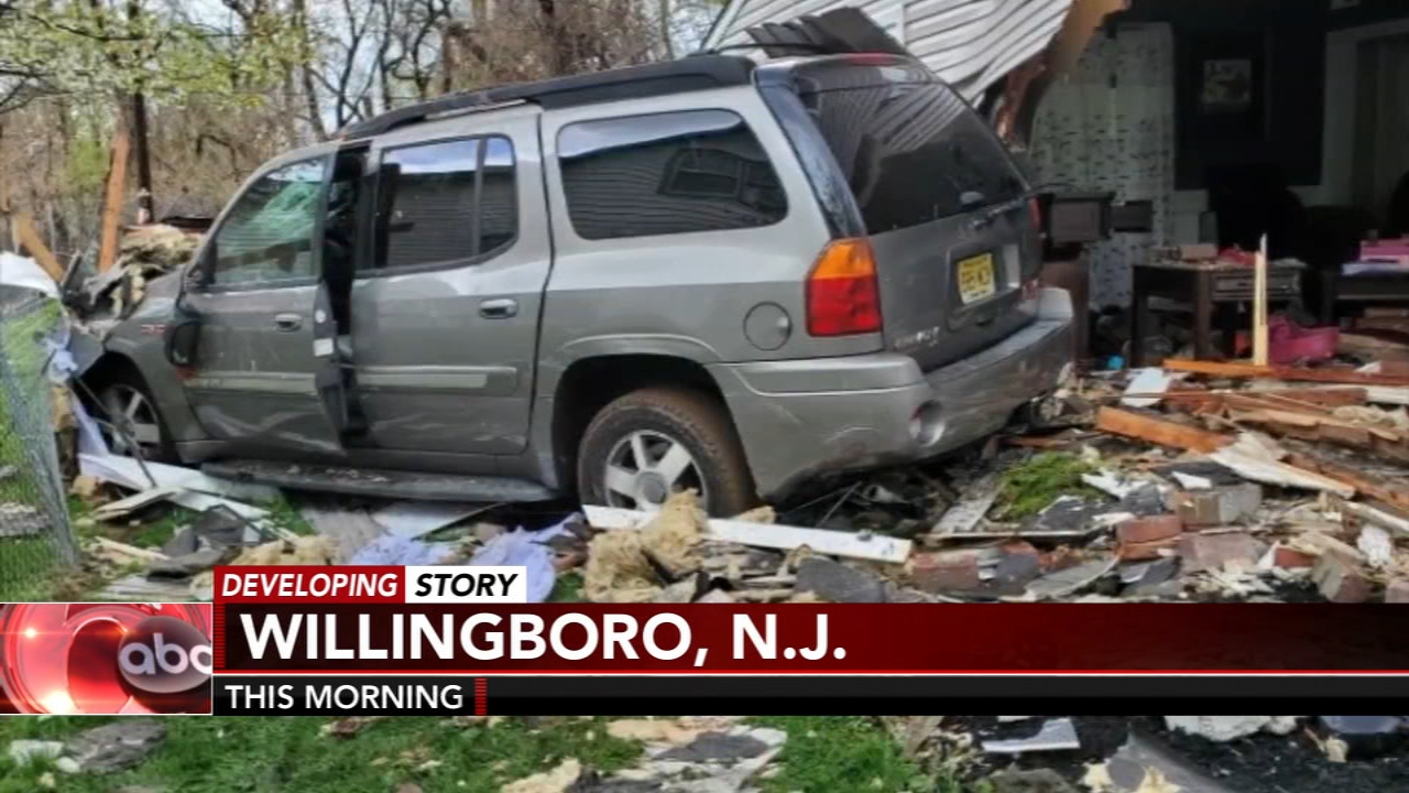 Driver crashes into home in Willingboro, N.J.