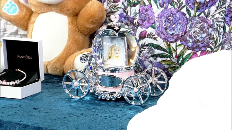 Baby Shower Gift Ideas For Moms To Be Who Love The Royals Baby Shower Gift Ideas For Moms To Be Who Love The Royals