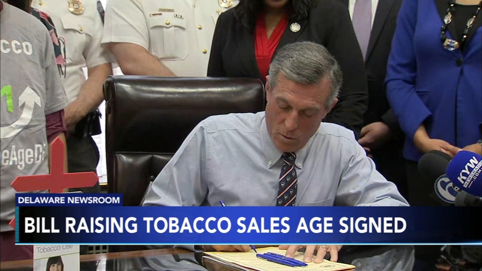 Delaware governor signs bill raising smoking age to 21