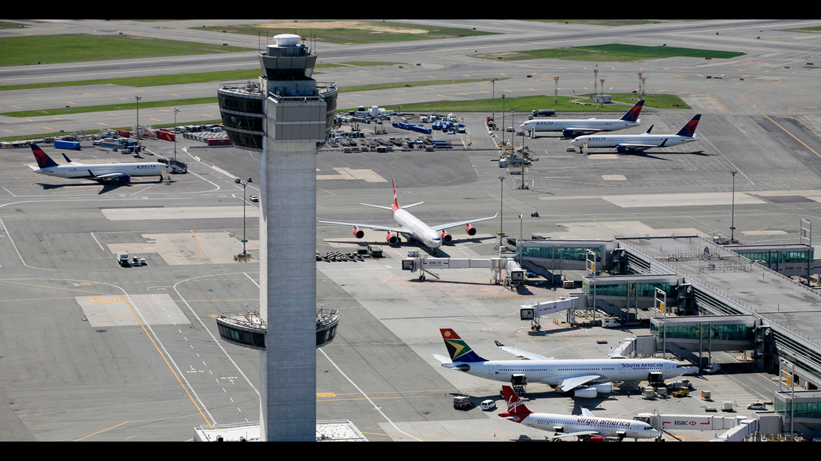 JFK Airport customs agent accused of stealing cash from bags of