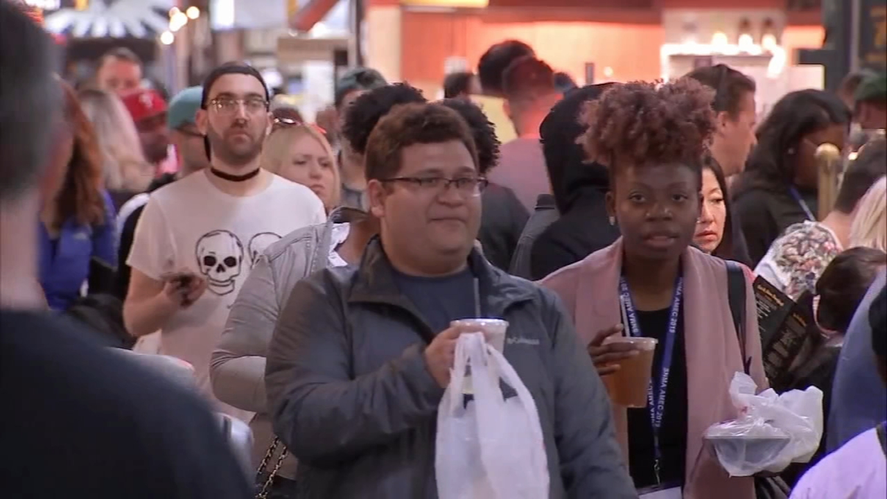 Folks head to Reading Terminal for holiday weekend shopping