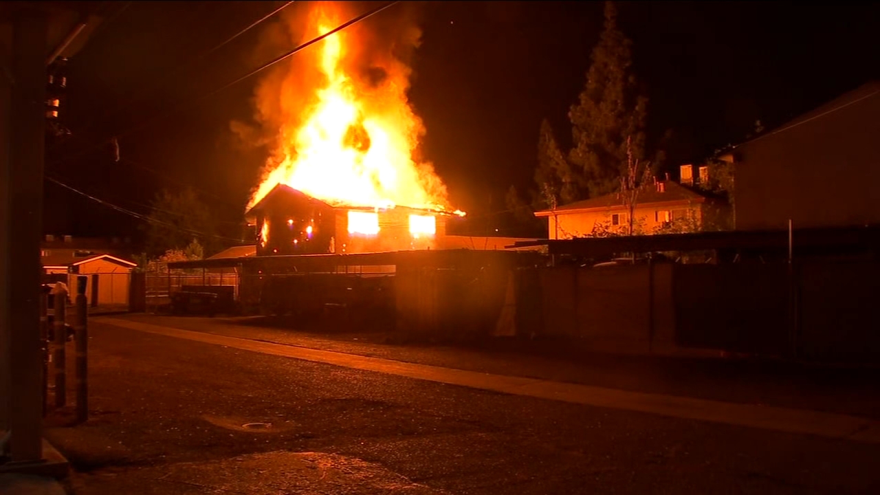 Early morning fire destroys apartment building in Central Fresno