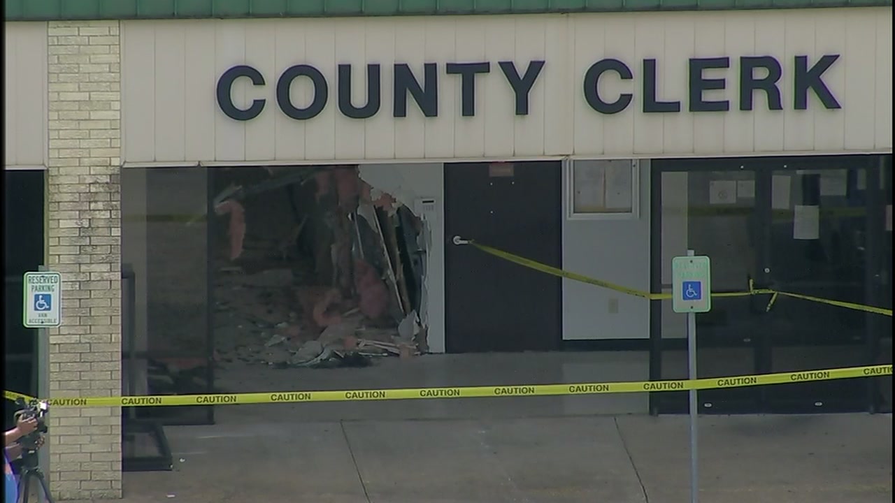 Driver slams vehicle into early voting site in SE Houston