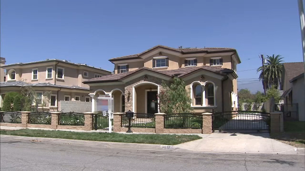 Southern California sees first drop in housing prices in 7 years