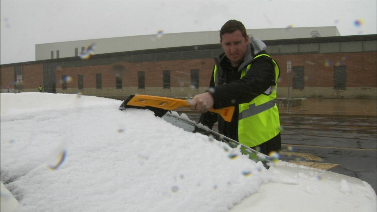Unusual spring snowstorm hits Chicago area