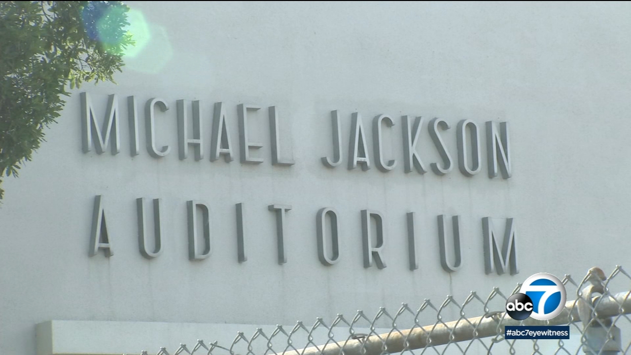 Hollywood school to keep Michael Jackson's name despite controversy