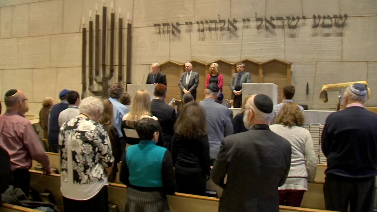 Community marks Holocaust Remembrance Day amid safety concerns after anti-Semitic attacks