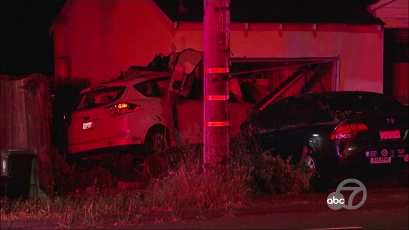 Car crashes into Castro Valley home after carjacking, 2 women narrowly