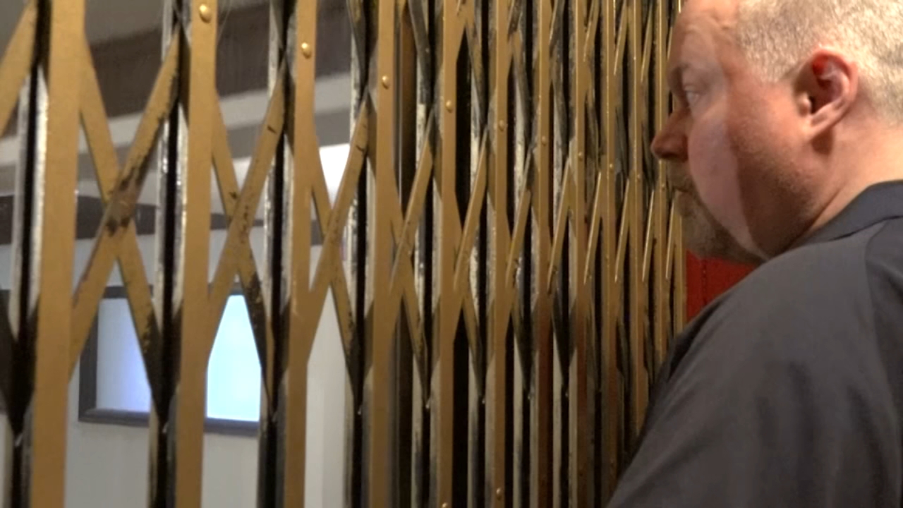 Meet one of Chicago's last elevator operators