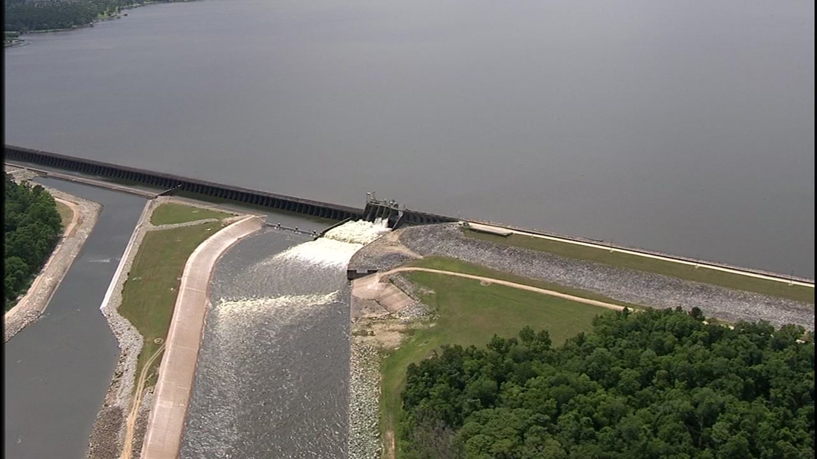 Officials reduce levels at Lake Houston ahead of predicted storms
