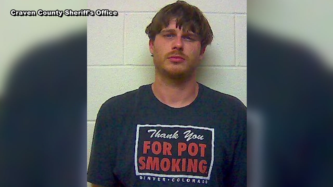 'Thank you for pot smoking' t-shirt worn during drug arrest mugshot