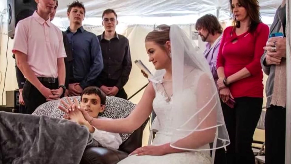Army veteran marries love of his life 5 hours before dying of cancer
