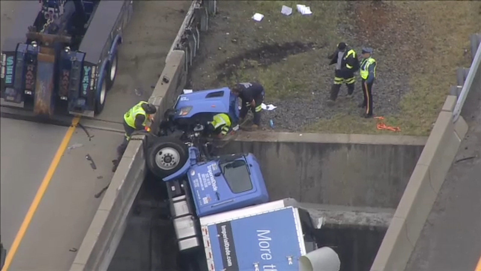 Box truck dangling from I195 after multivehicle crash in Mercer
