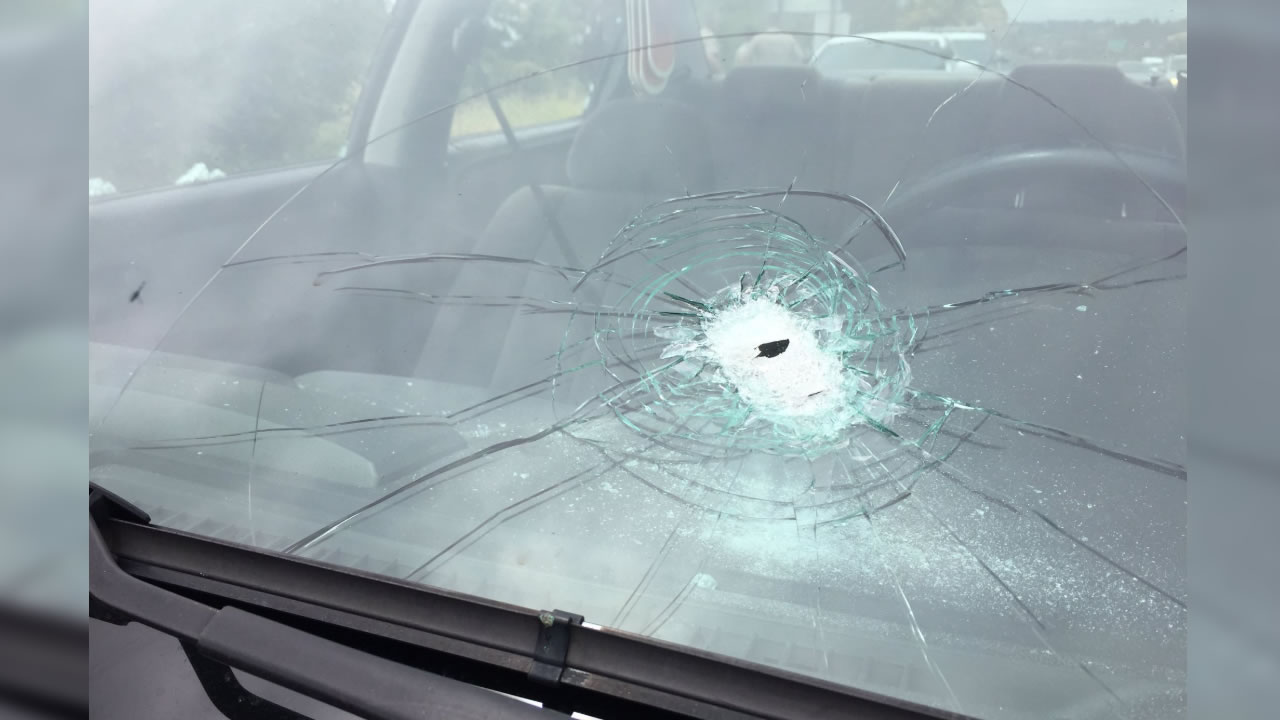 2 people injured in East Bay freeway shooting