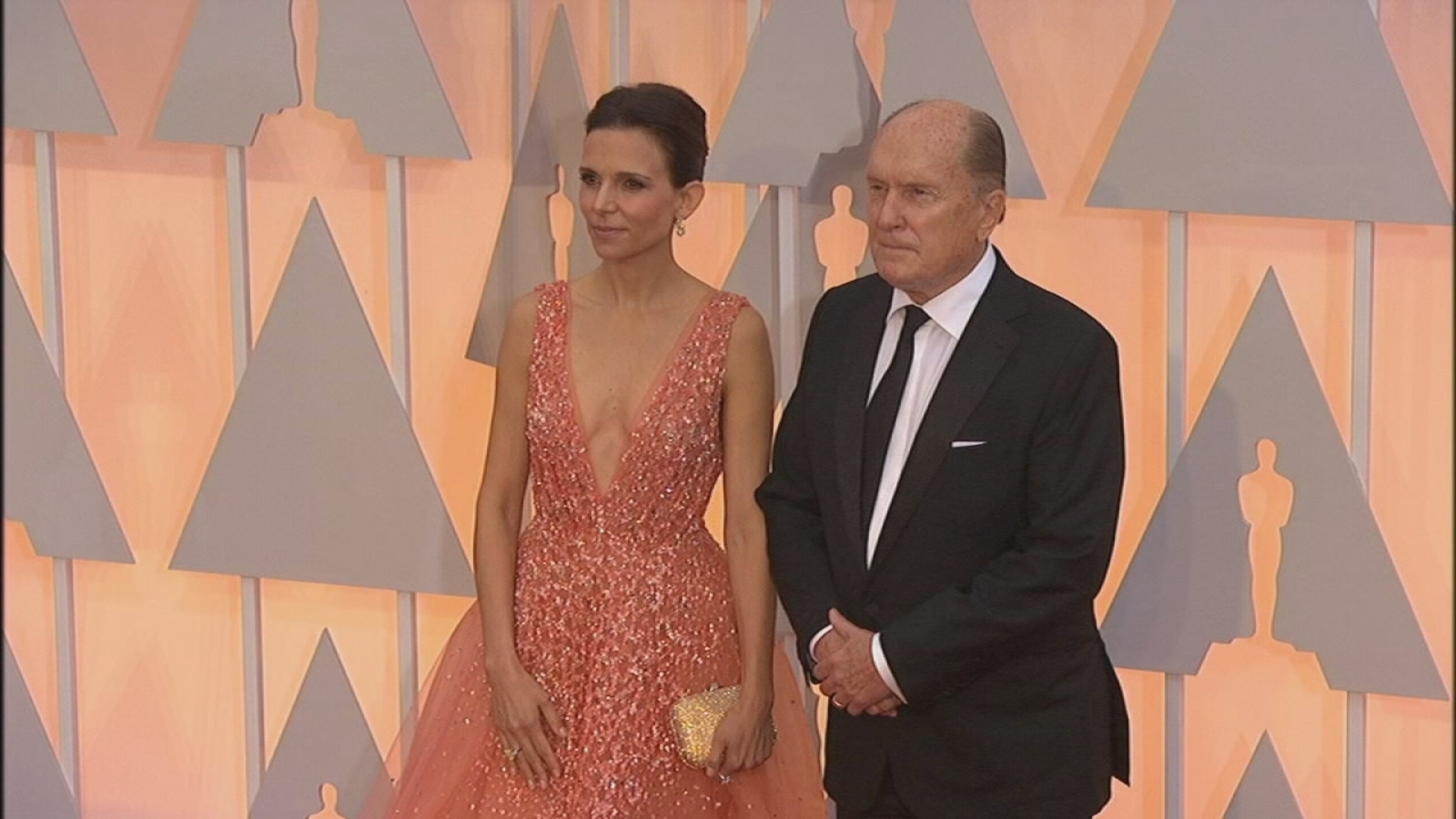 Robert Duvall, wife pose on the red carpet ABC7 Los Angeles