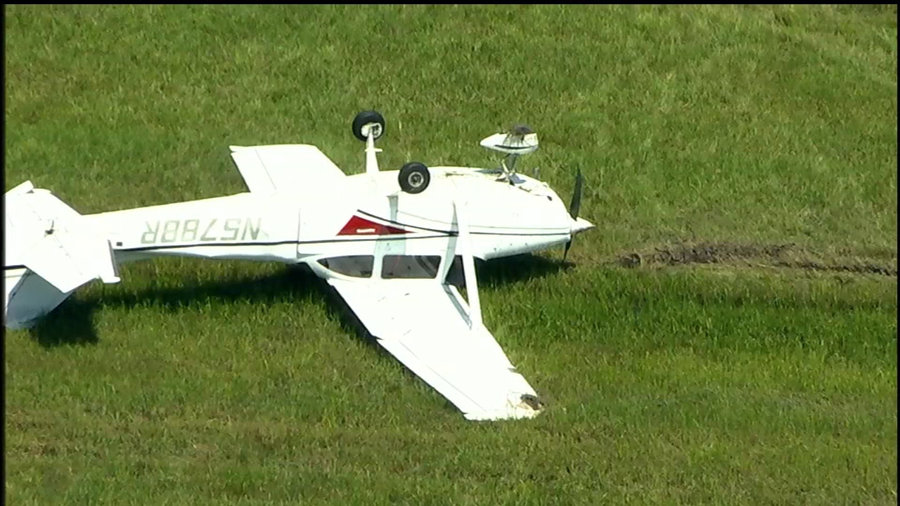 Small plane crashes while attempting to land at Manvel airport