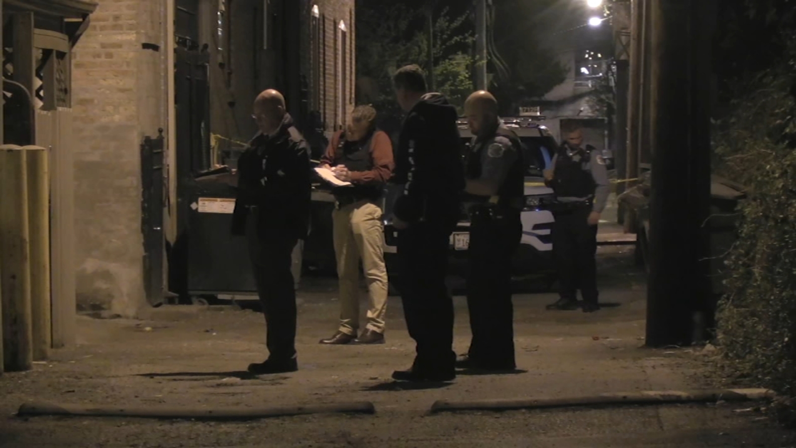 Man, 41, killed in Albany Park drive-by shooting - ABC7 Chicago