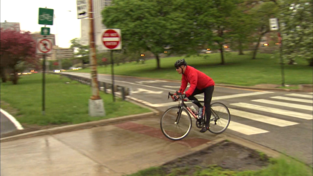 Former Mayor Emanuel rides away on bike trip