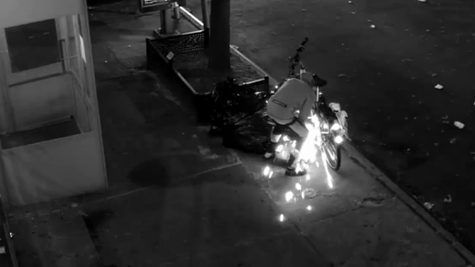 Thief caught on camera stealing E-Bike from in front of restaurant in ...