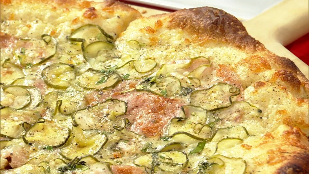 Hungry Hound: Bob's Pizza in Pilsen