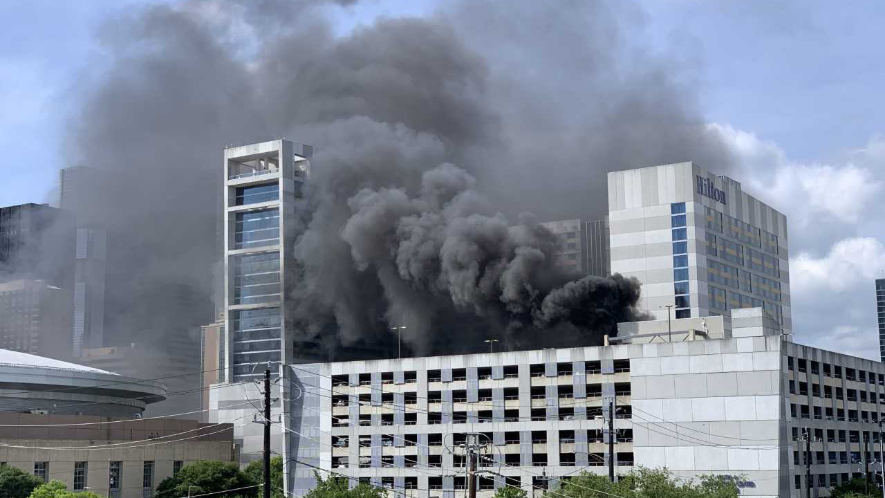 Parking garage fire sends smoke over downtown Houston