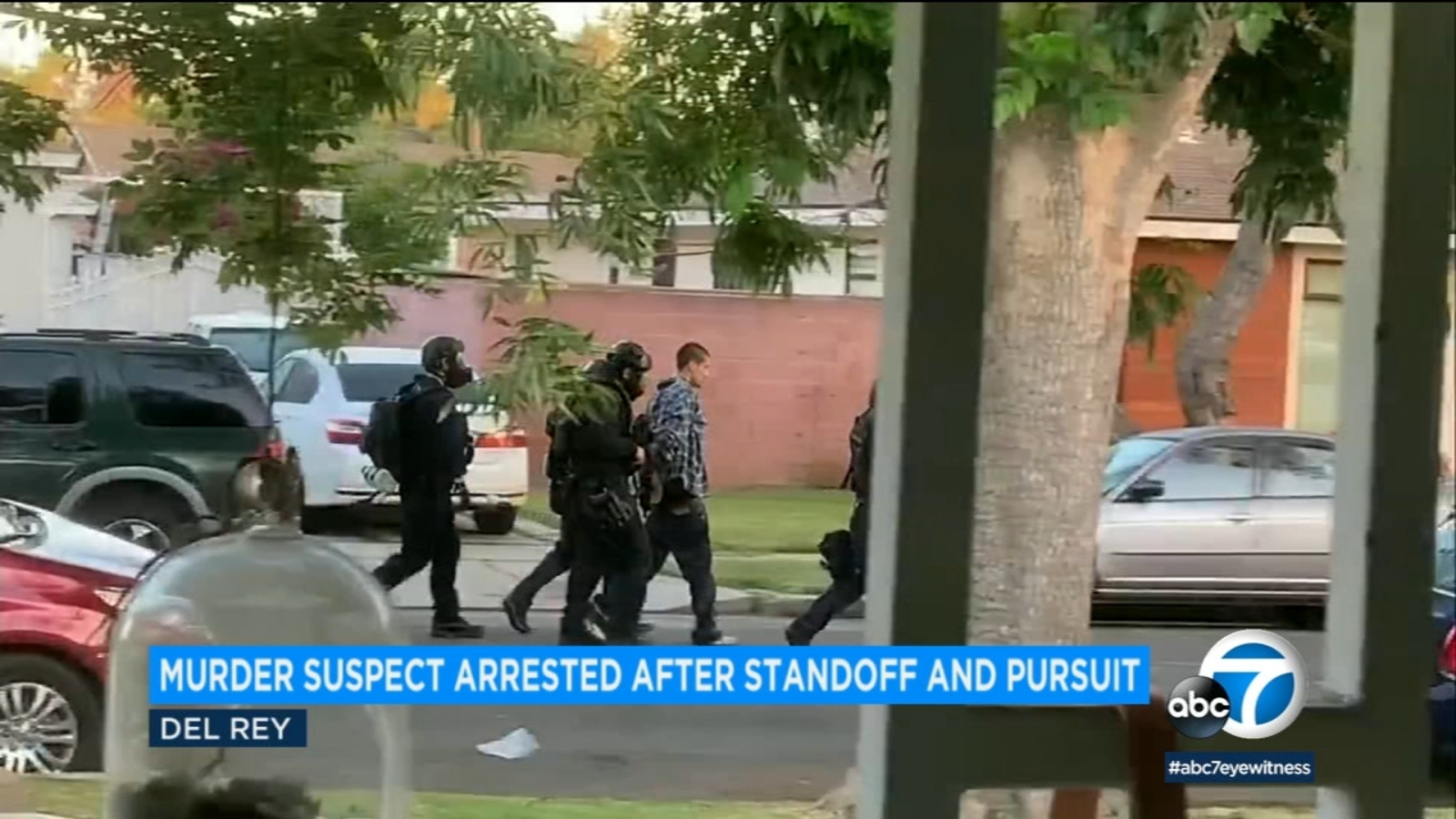 Del Rey barricade: Homicide suspect taken into custody after pursuit ...