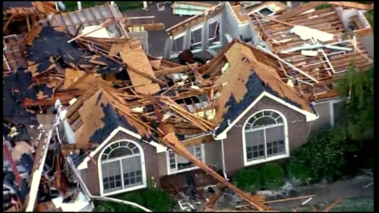Tornadoes rip through outskirts of Kansas City ABC7 Chicago