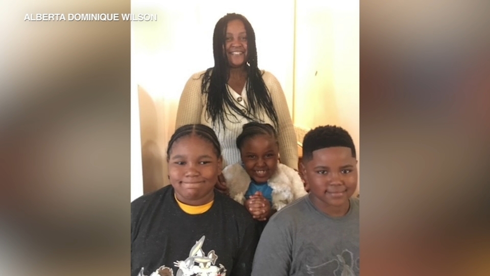 Family accuses Chicago police of using excessive force on children during raid on wrong home