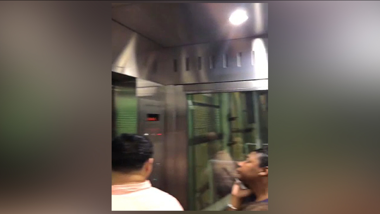 Riders get stuck in subway elevator on Upper East Side of Manhattan