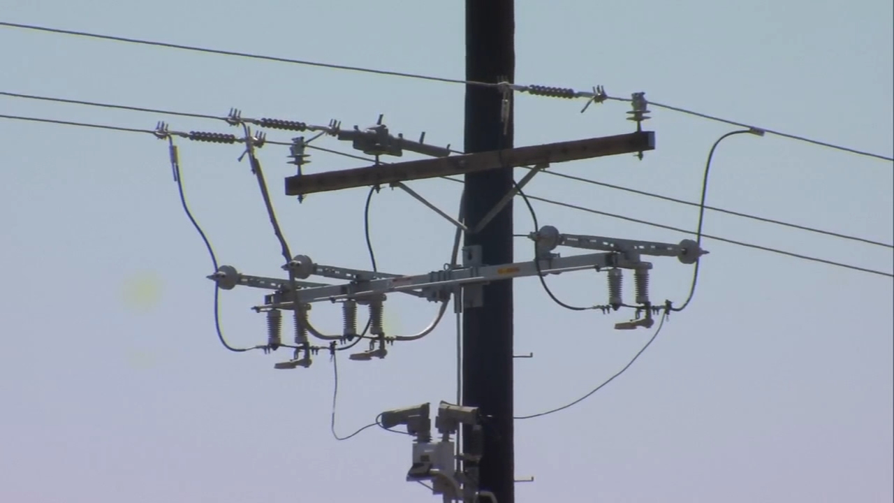 DUI driver crashes into power pole in Tulare, causes thousands of dollars of damage to homes