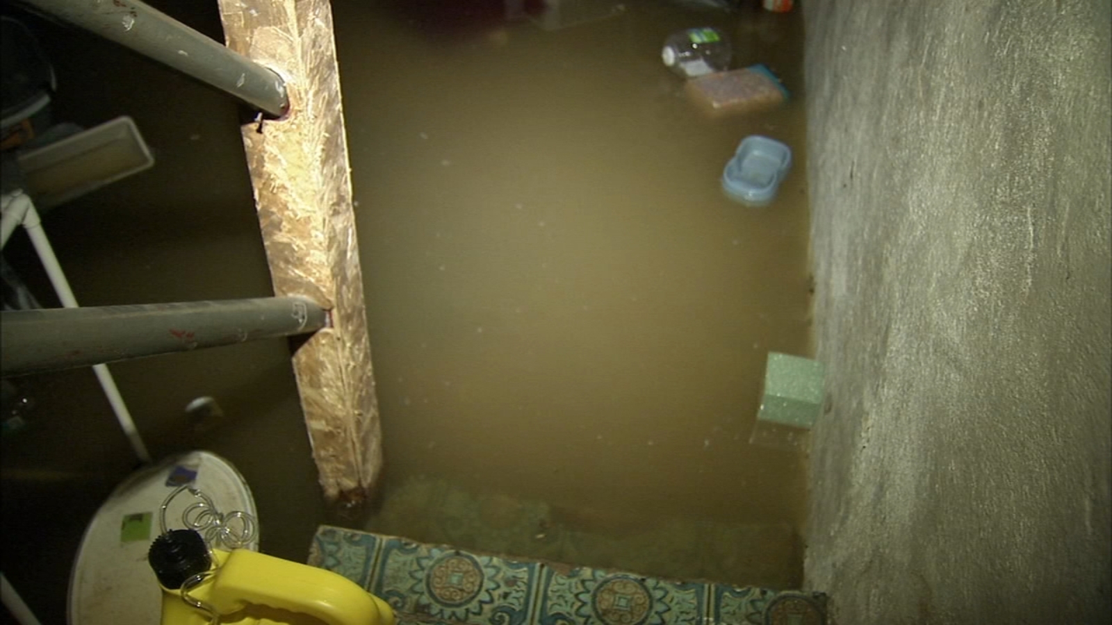 Water main break sends water running into basements in North