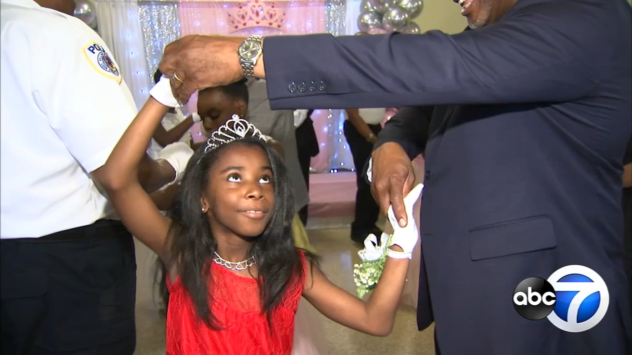 Young girls from Robbins treated to night of 'Ties & Tiaras'