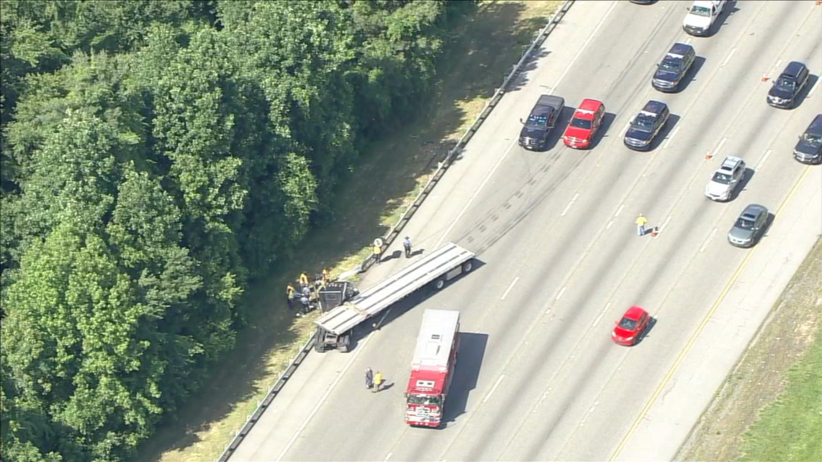 1 injured after tractor-trailer jackknifes on I-95 in Delaware - 6abc ...