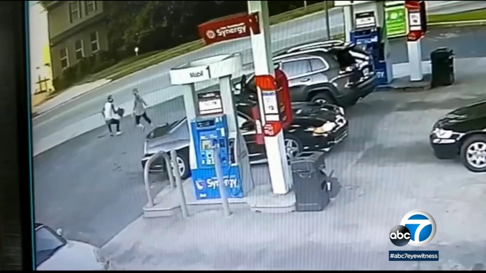 VIDEO: Woman chases down purse-snatcher at Atlanta gas station - ABC7 ...