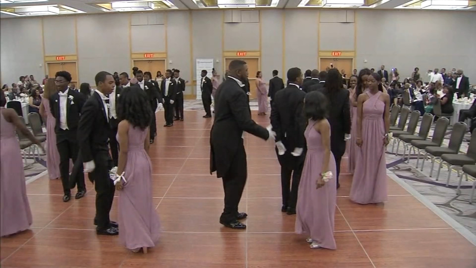 High school seniors take part in 'Gentlemen's Ball' 6abc Philadelphia