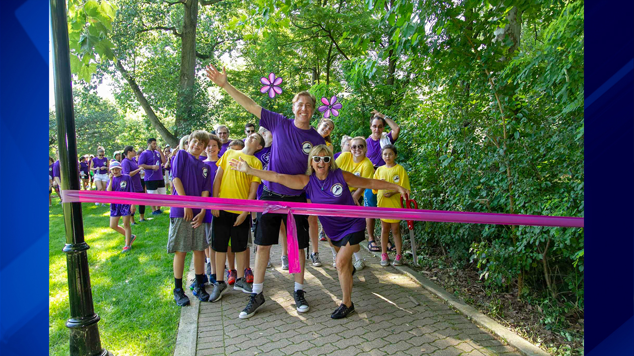 "'Jeopardy!' James" donates $1000 to local cancer research walk